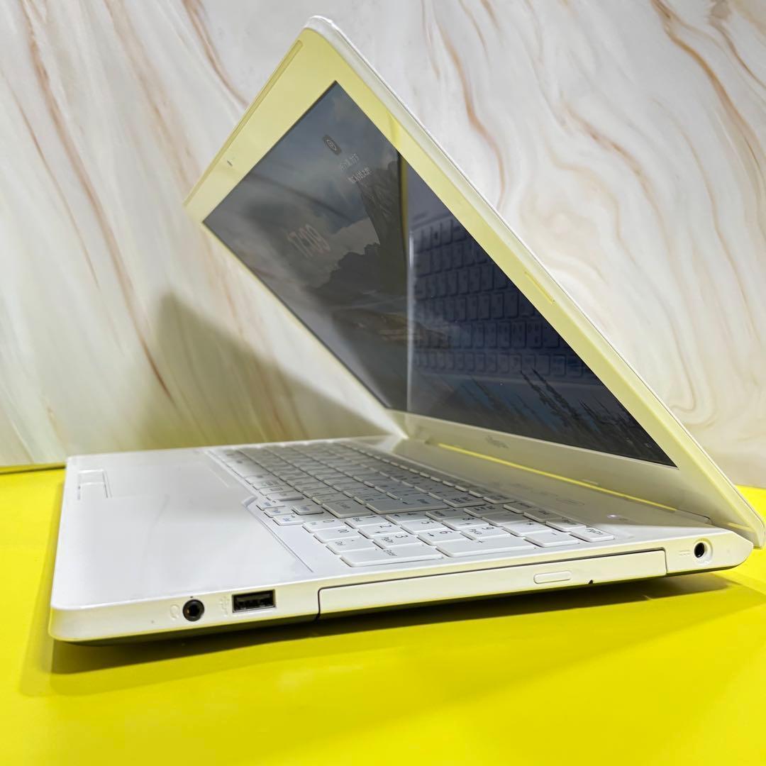 セール完品✨すぐ使えるノートパソコン✨Core i3✨ブルートゥース✨カメラ✨