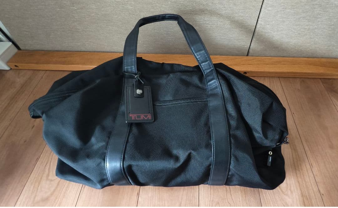 TUMI ブラック ボストンバッグ