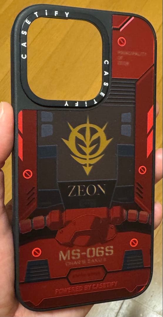 CASETIFY ザクIIデザイン iPhone15proケース とストラップ