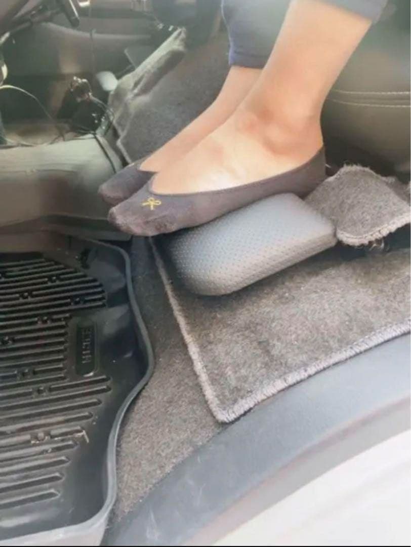 ハイエース200系　スーパーGL フットレスト　運転席側&助手席側　足おき台