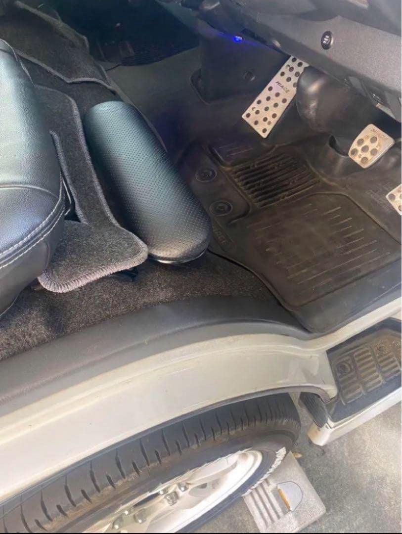 ハイエース200系　スーパーGL フットレスト　運転席側&助手席側　足おき台