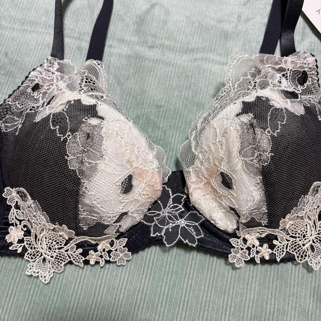 ★新品・未使用★ワコールパルファージュ　ブラジャーC75ショーツL