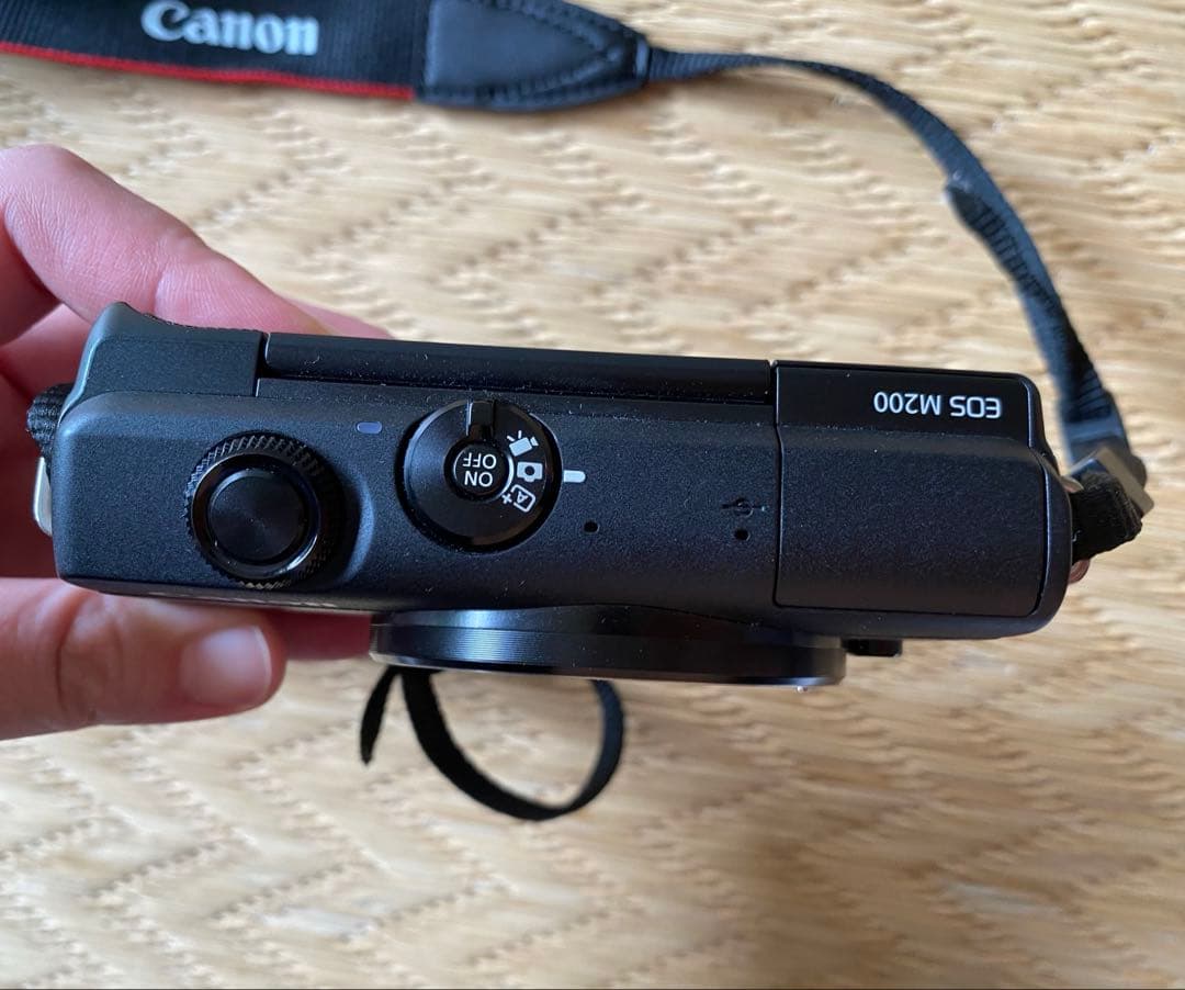 Canon EOS M200 ミラーレスカメラ 15-45mmレンズ付