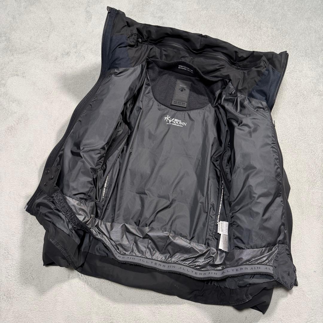 デサント　水沢ダウン　マウンテニア　DAMOGK30U 黒　 Mサイズ　ブラック