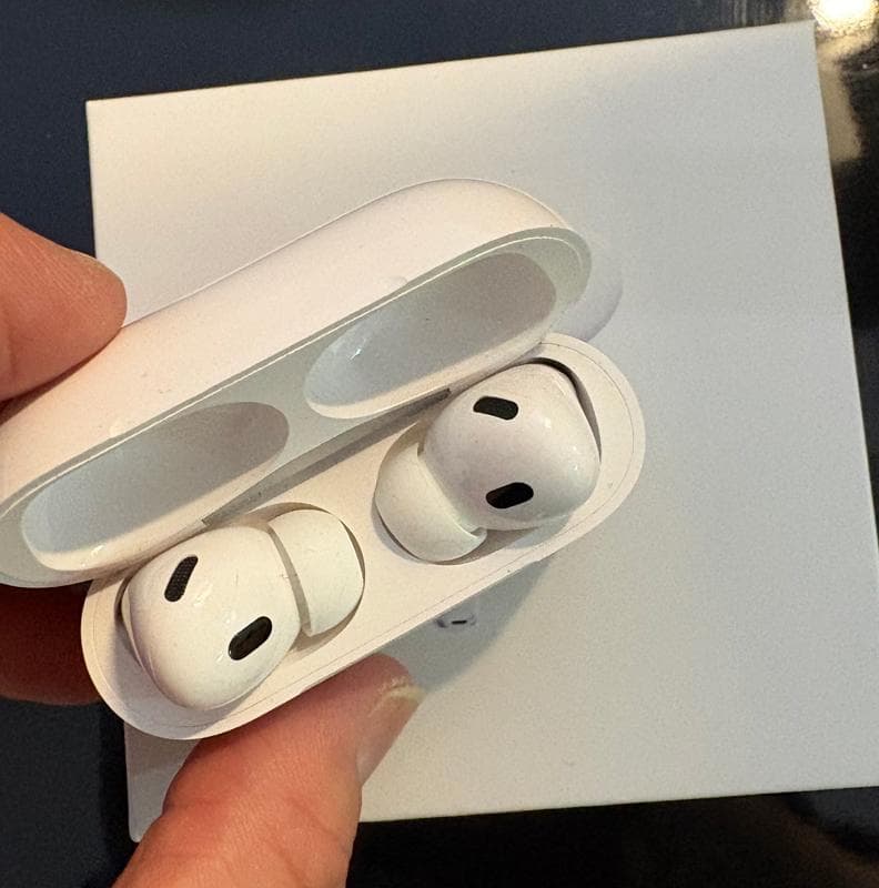 【美品】AirPods Pro 2（第2世代）USB‑Cモデル ＋ ケース付き