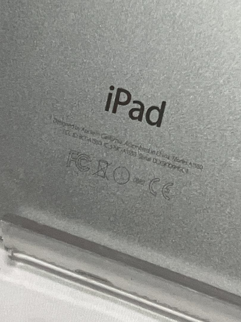 Apple　iPad　mini4　MNWF2J/A　32GB　シルバー　現状