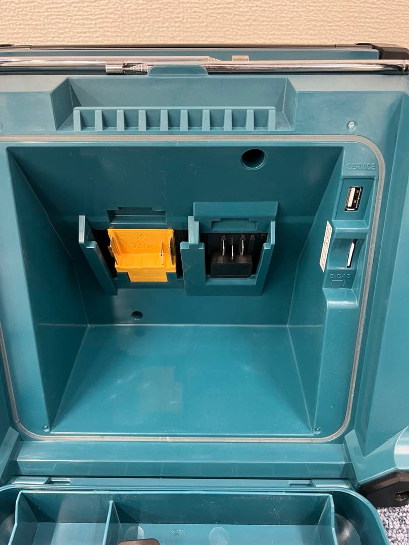 Makita（マキタ）充電式ラジオ付テレビ TV100