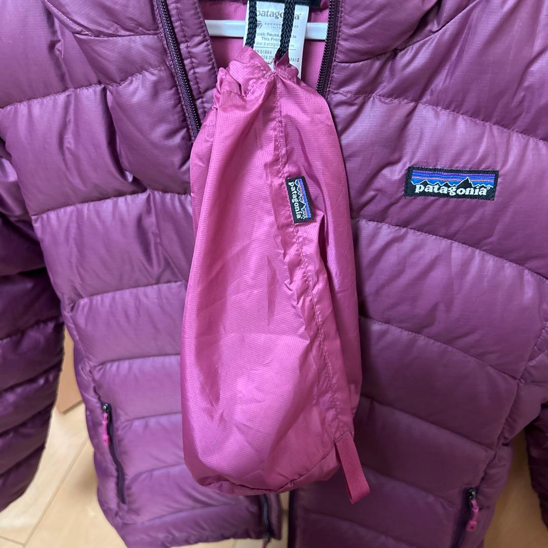 Patagonia ダウンジャケット 紫 XSサイズ 保存袋付き