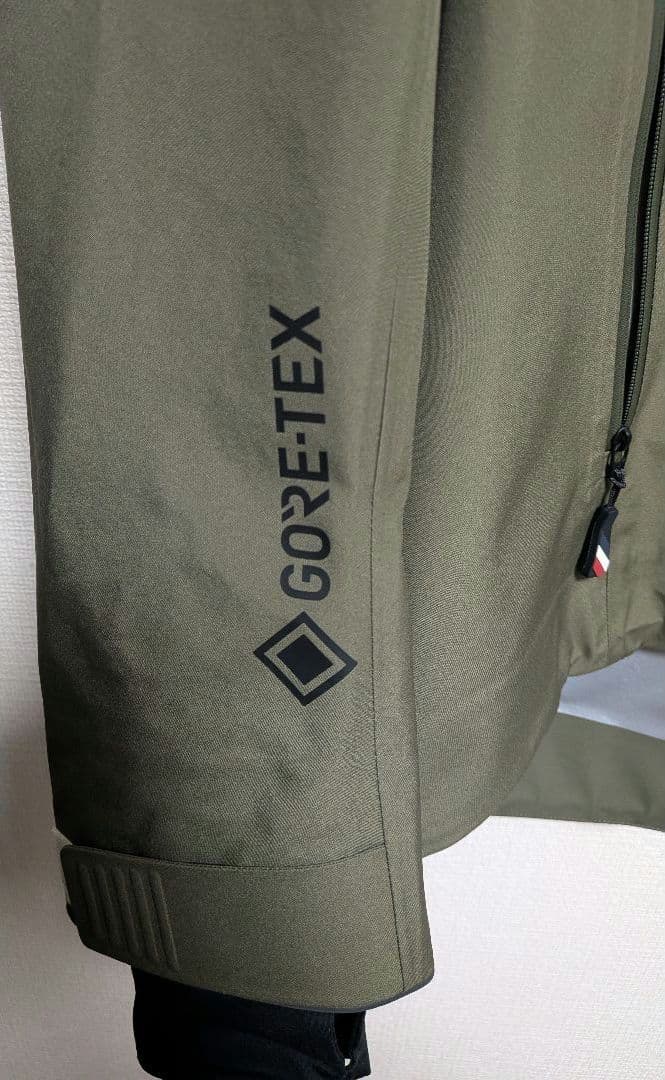 モンクレール　グルノーブル　マウンテンパーカー