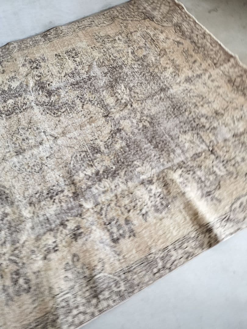 シャビーグレーとベージュ　ヴィンテージトルコラグ　石田ゆり子さんNo.673