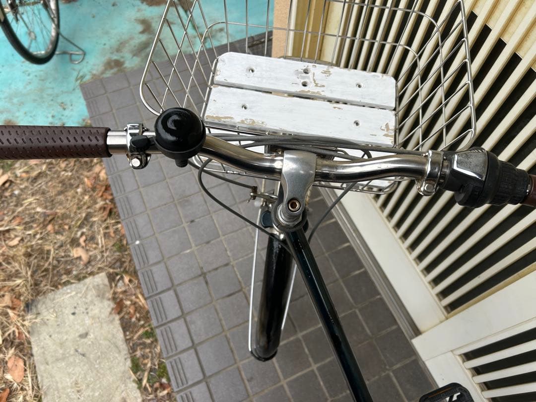 ノーパンクタイヤ　CHACLE シティサイクル 前カゴ付き　27インチ　引き取り