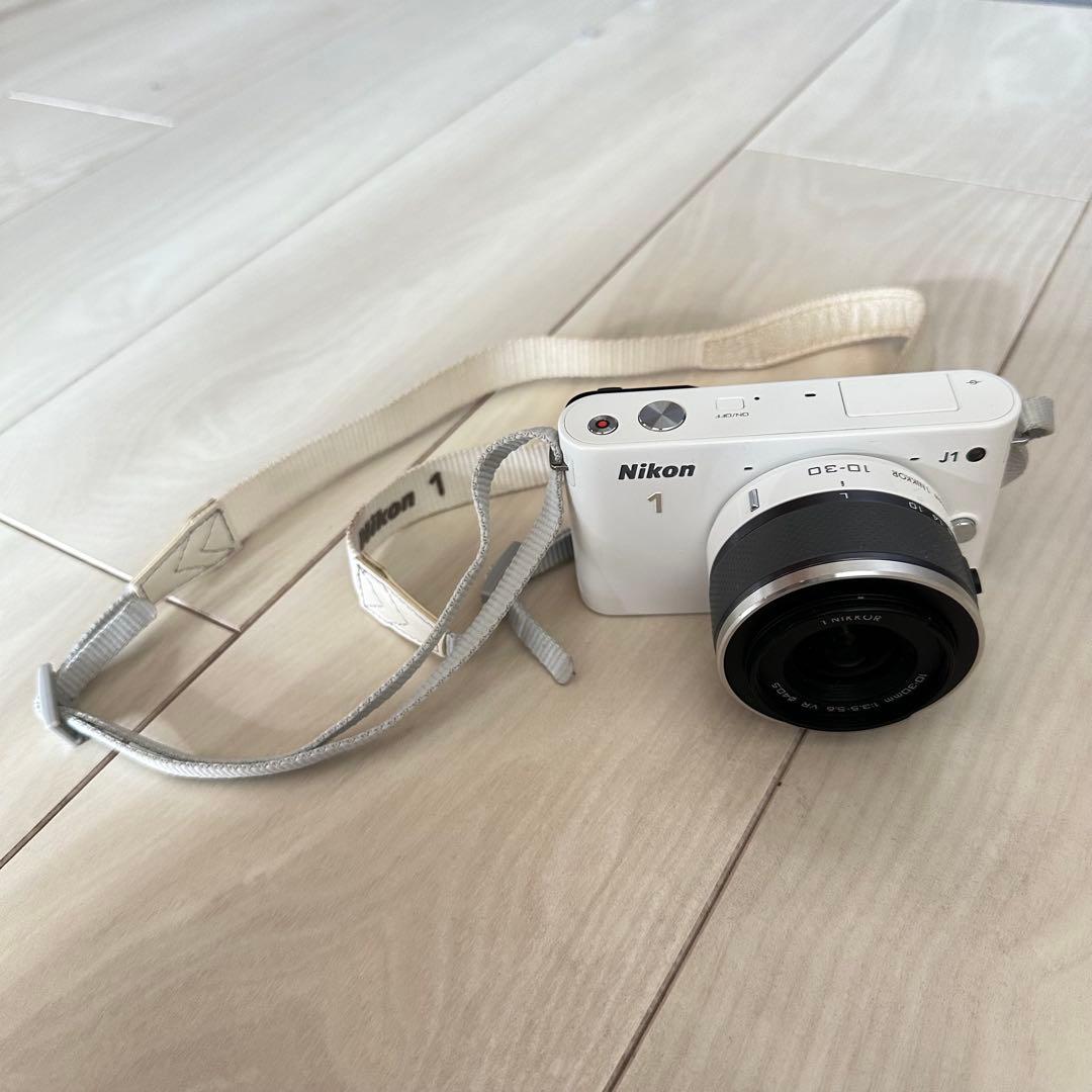 Nikon 1 J1 ホワイト コンパクトデジタルカメラ