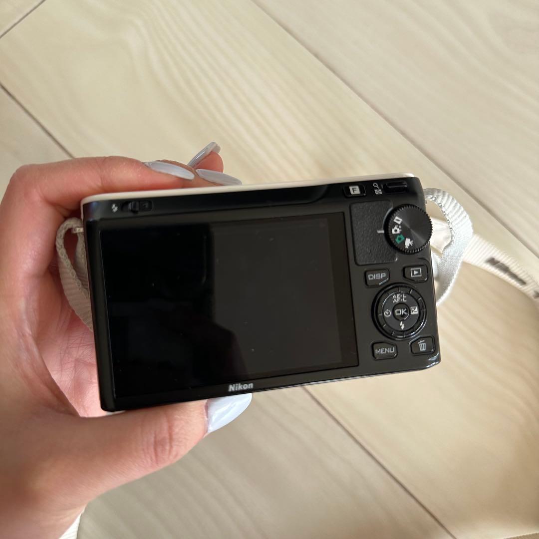 Nikon 1 J1 ホワイト コンパクトデジタルカメラ