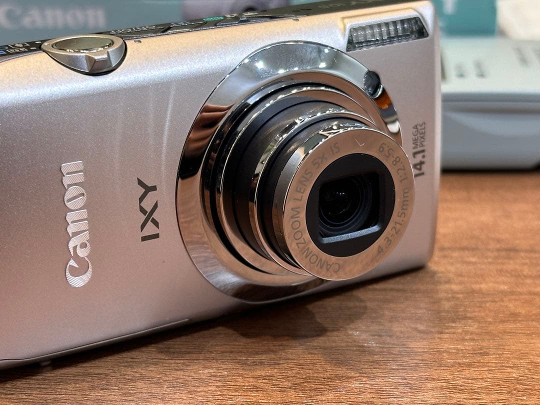 r*a様 美品 Canon IXY 10S PC1467 コンパクトデジタルカメ