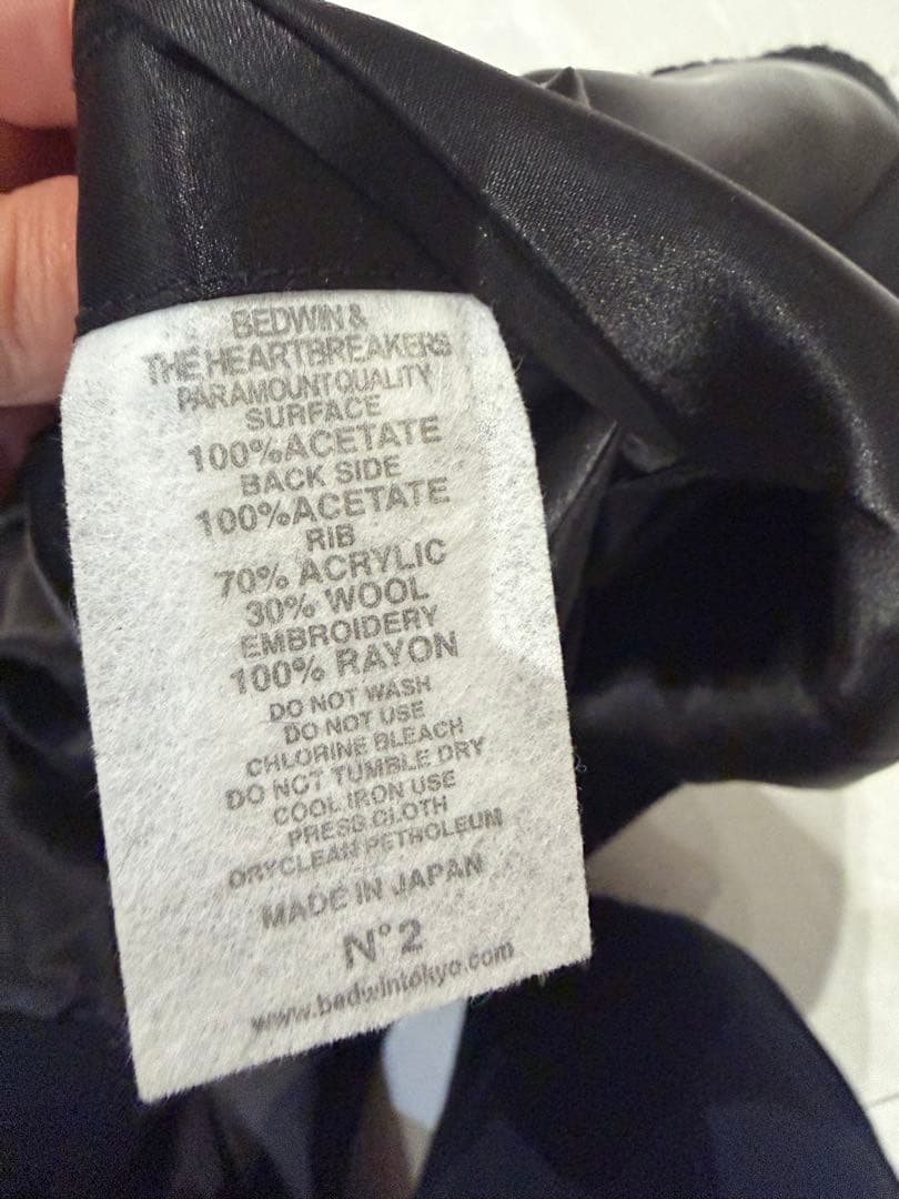 【超美品】高級感溢れるサテン地 ツバメ刺繍 ボンバージャケット 黒