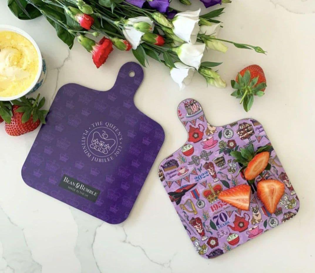 プラチナジュビリー2022　カッティングボード　小 2つ