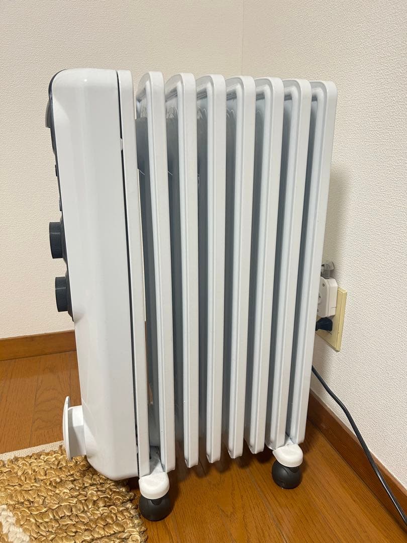 DeLonghi オイルヒーター ホワイトRHJ35M0812-DG