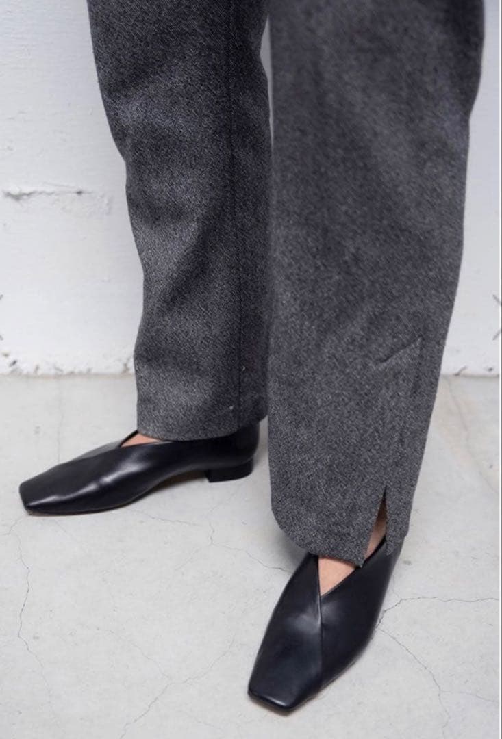 HENRI EN VARGO SOPHIA スクエアトゥフラットシューズ