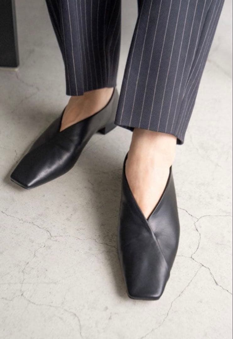 HENRI EN VARGO SOPHIA スクエアトゥフラットシューズ