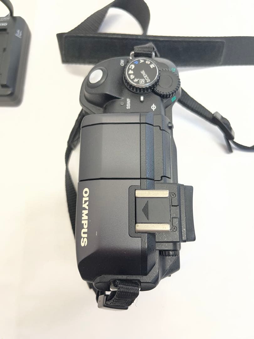 オリンパス　E-300 デジタル一眼レフ