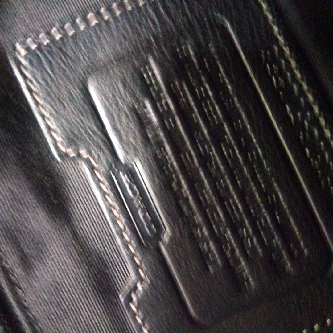 コーチ斜めがけバッグ　　ロゴ型押し　レザー　黒　A4可能