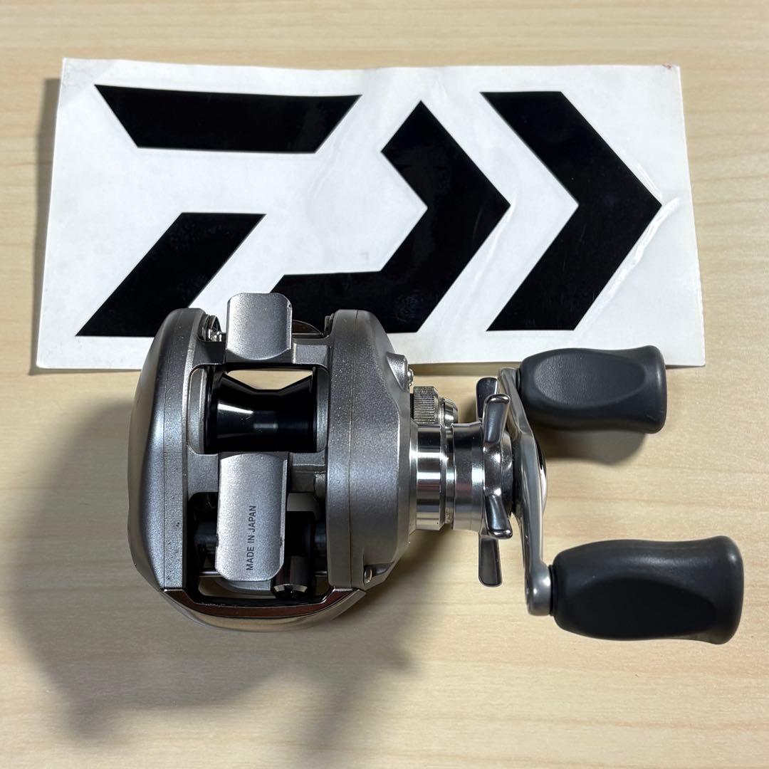 ダイワDaiwa TD-Z103P 右ハンドル　ローギア　　リールカバー付