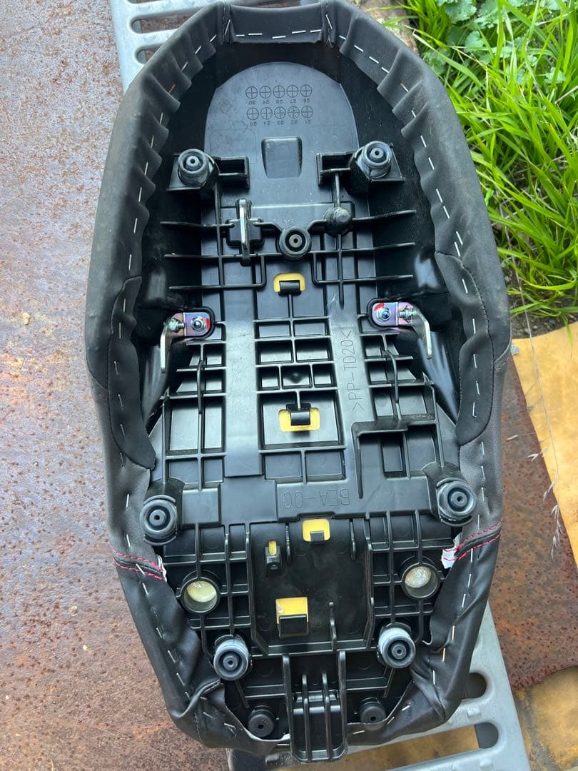 XSR900 RN80J 22～ ゲルザブシート