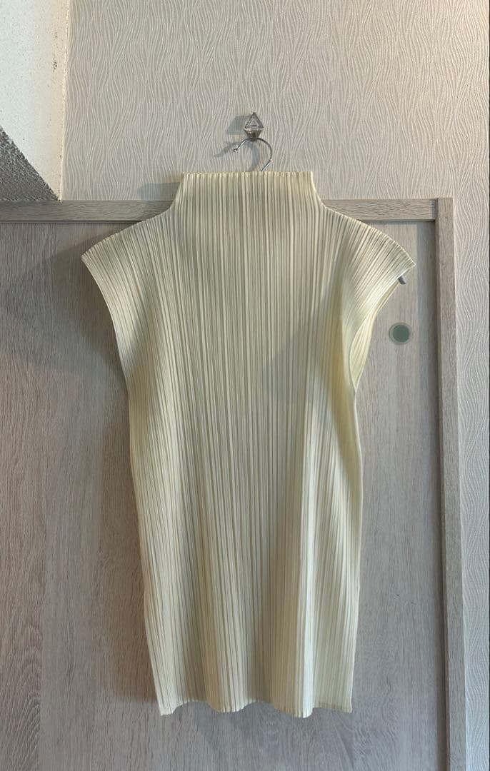 プリーツプリーズpleats pleaseベーシックハイネックノースリーブ