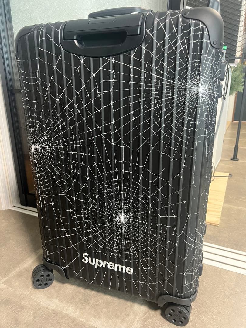 新品未使用　リモワRIMOWA　シュプリームSUPREMEスーツケース