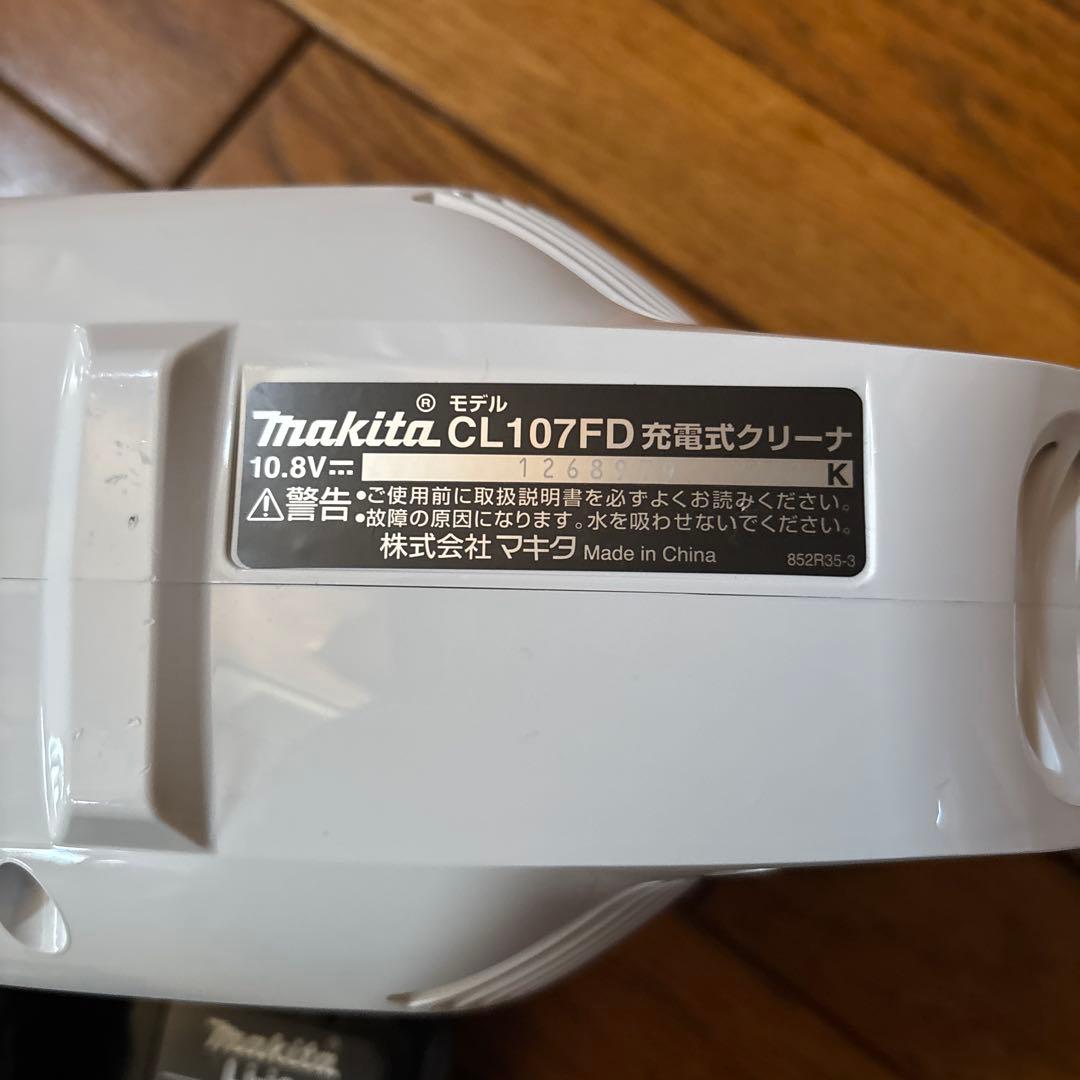 【美品】マキタ コードレス掃除機CL107 10.8Vバッテリ充電器付