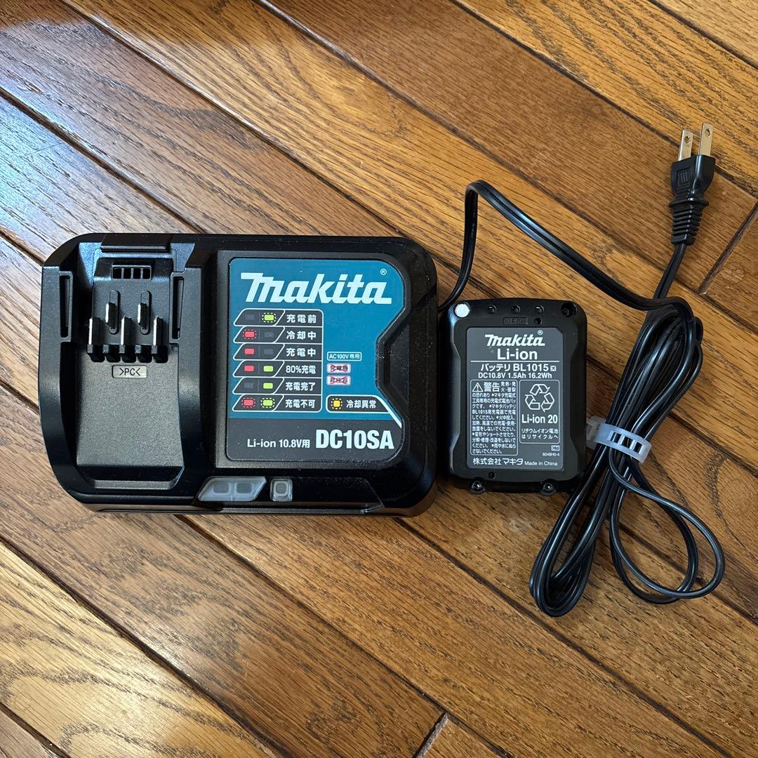 【美品】マキタ コードレス掃除機CL107 10.8Vバッテリ充電器付