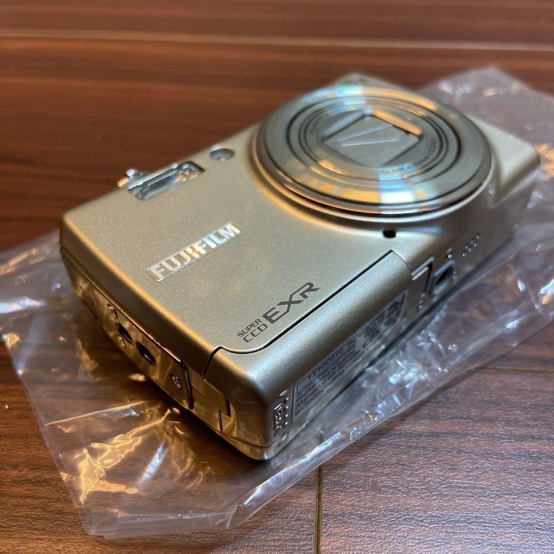 FUJIFILM FinePix F200 EXR デジカメ ほぼ新品 4641