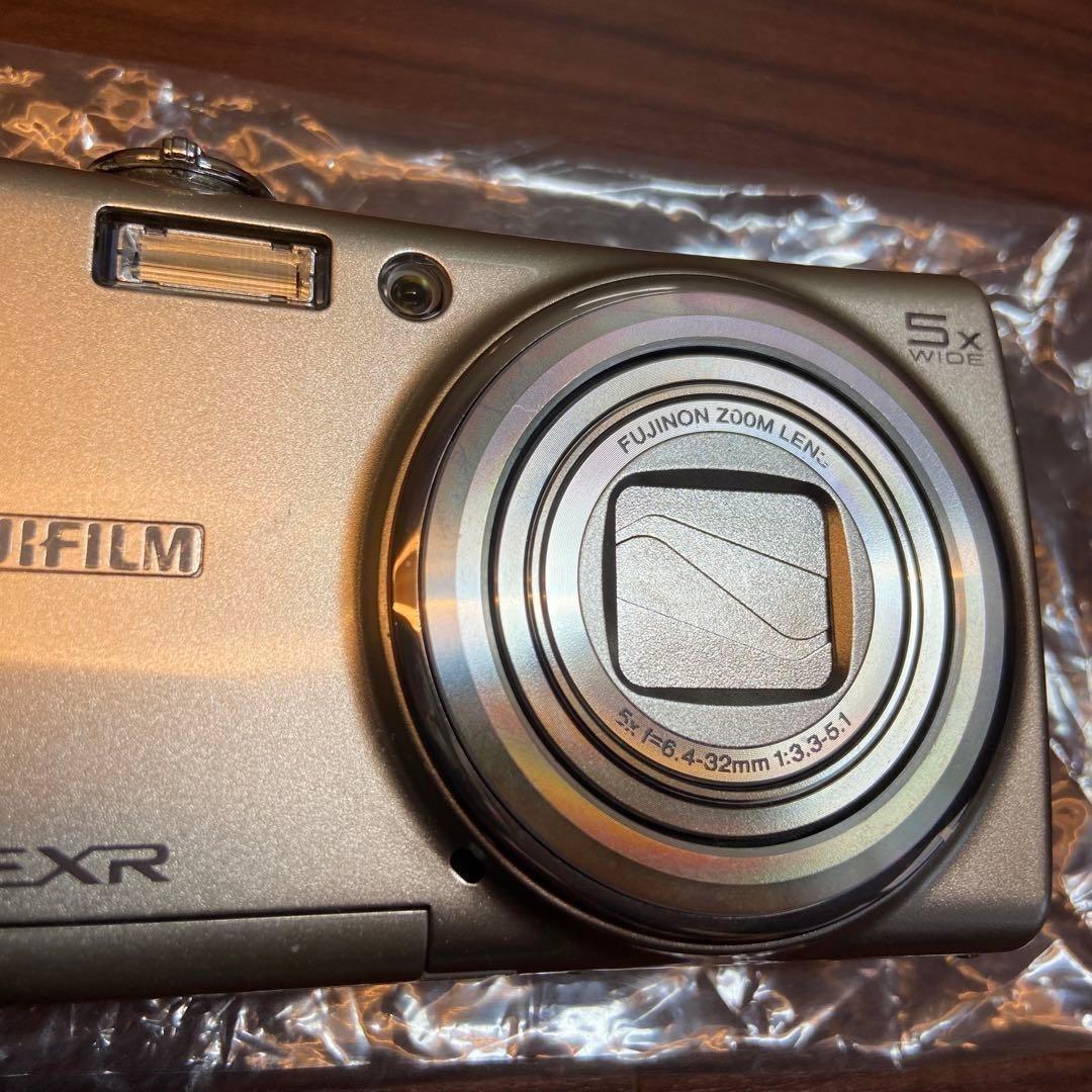 FUJIFILM FinePix F200 EXR デジカメ ほぼ新品 4641