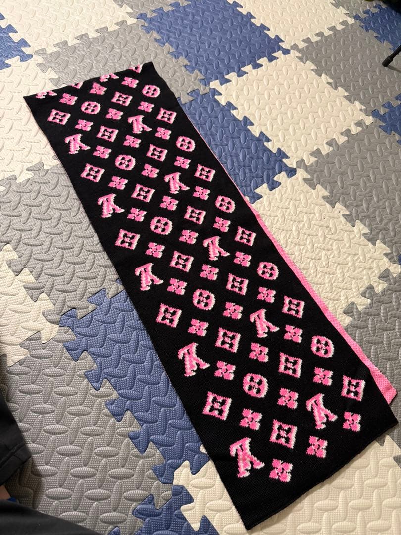 Louis Vuitton マフラー ブラック×ピンク