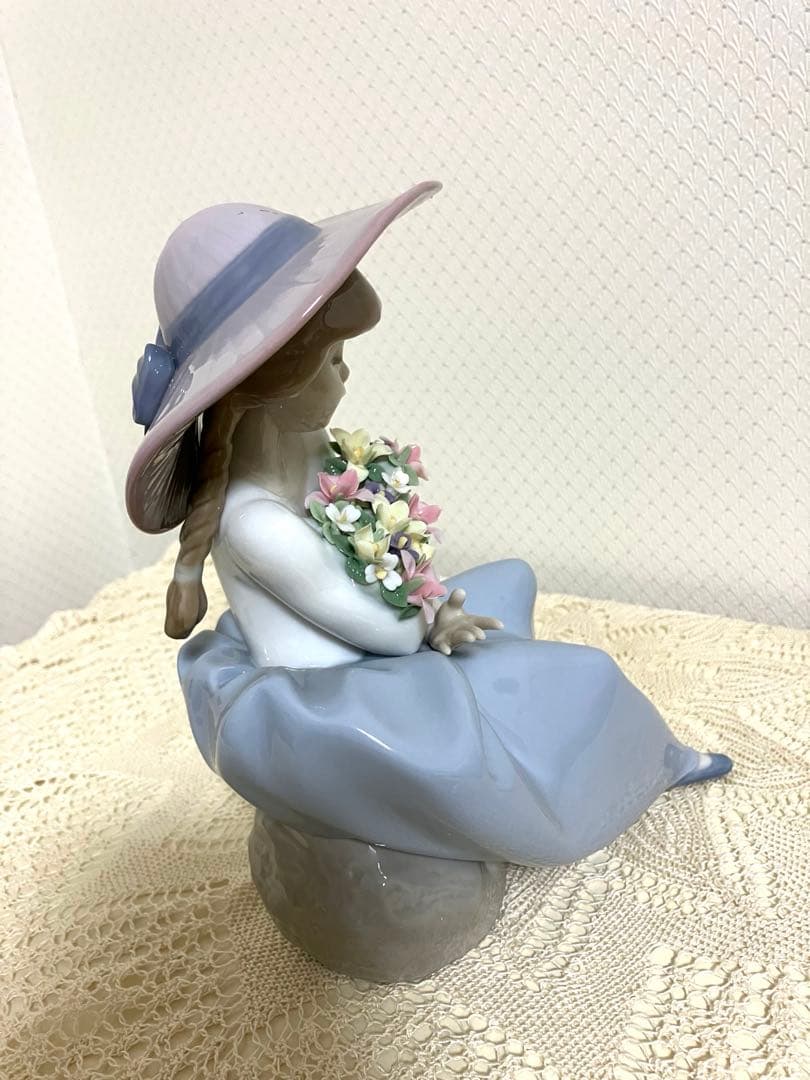 リヤドロ LLADRO 陶器人形 【花の香りにつつまれて】超美品