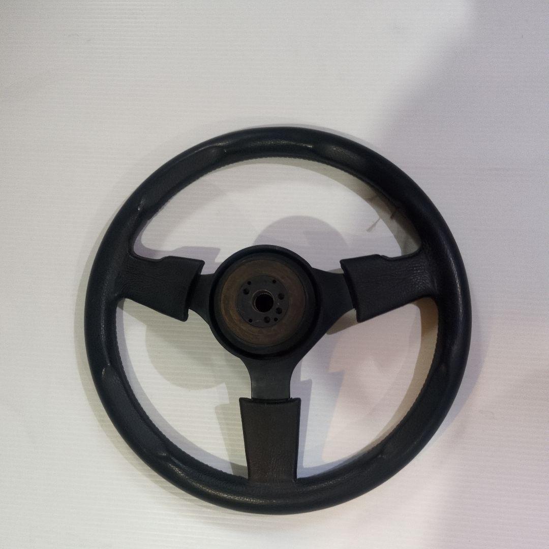 MOMO スポーツステアリングホイール 黒/赤