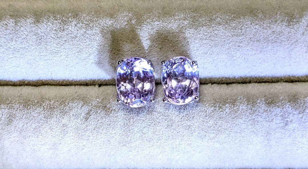 【希少石】クンツァイトの天然石オーバル スタッドピアス 6×8mm