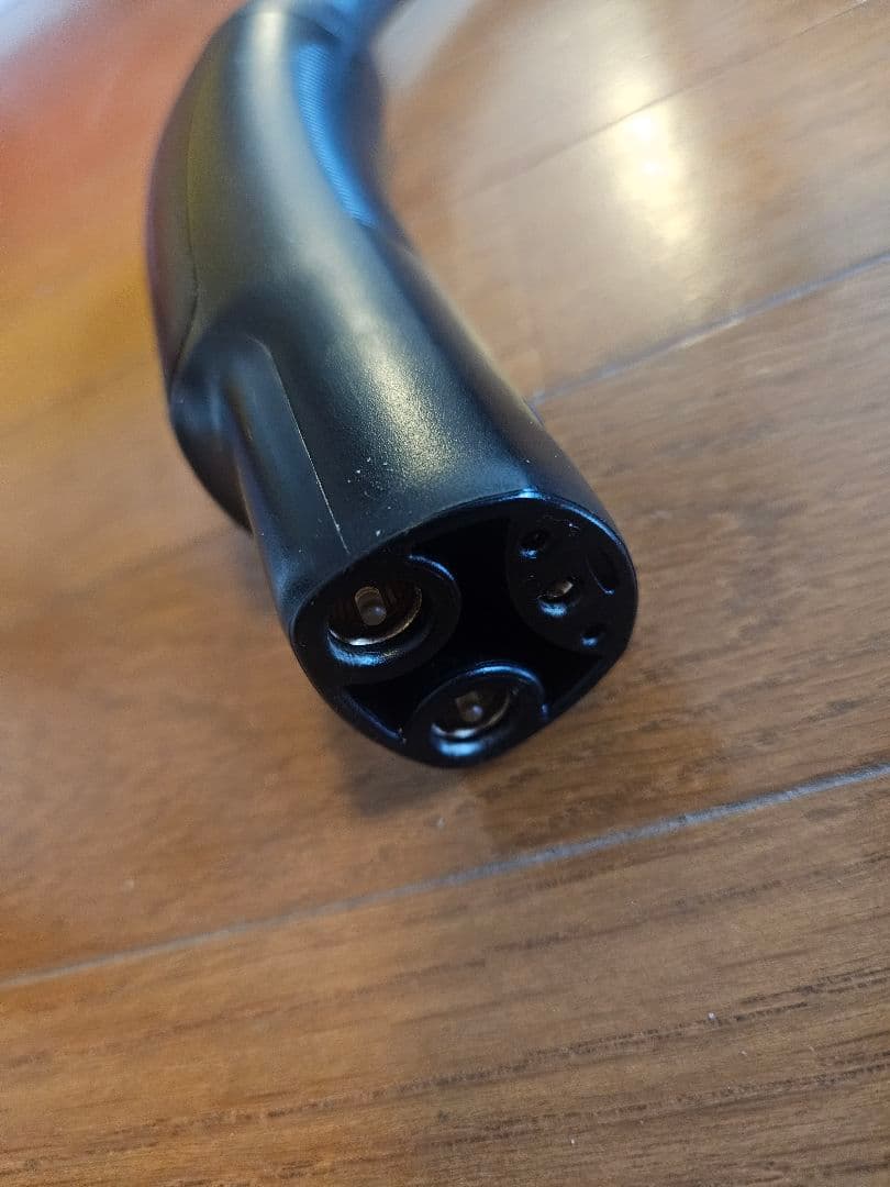 テスラ純正チャデモアダプター（韓国版）