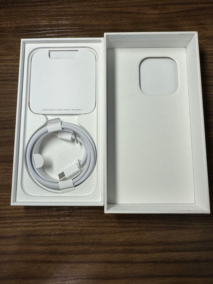 iPhone 15 Pro 256GBブラックチタニウム simフリー