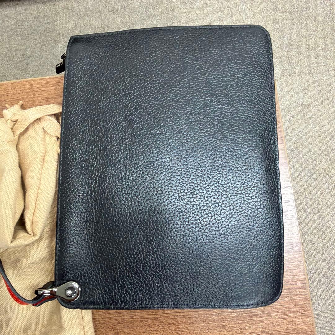 スタッズ付き黒レザートートバッグ