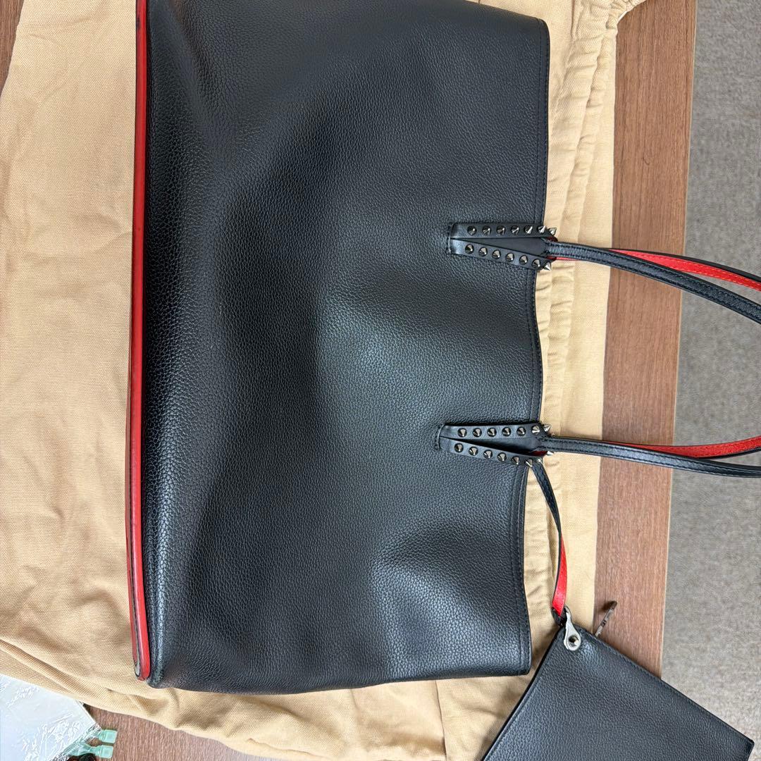 スタッズ付き黒レザートートバッグ