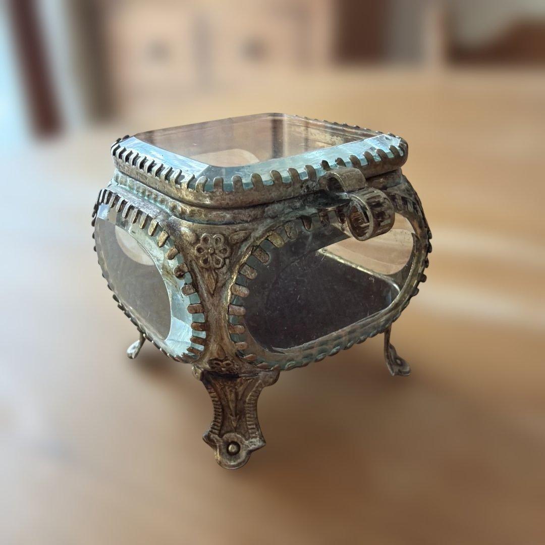 フランスアンティーク／ガラスの宝石箱