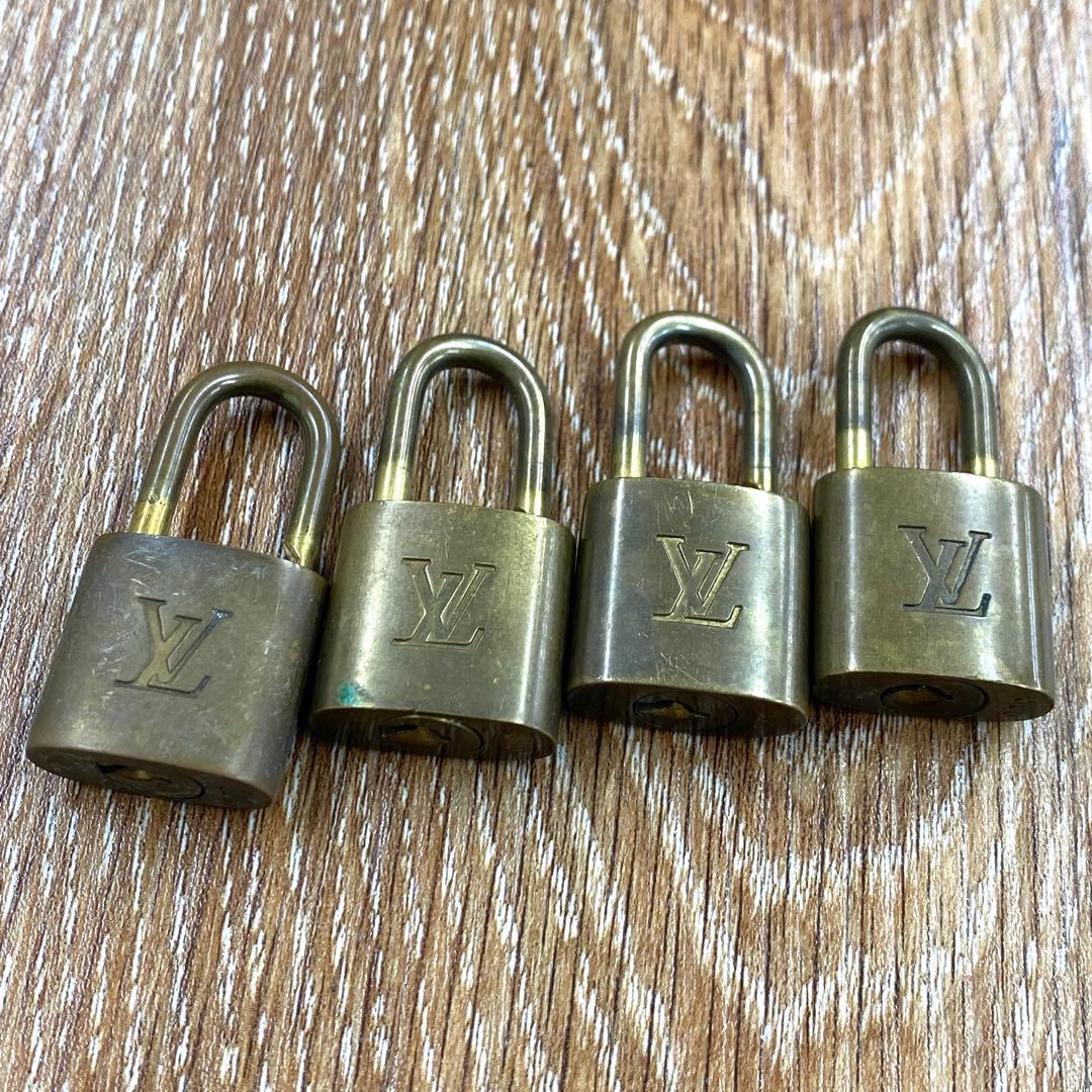 m4765 ルイヴィトン パドロック 鍵なし 南京錠10点セット おまけの衣類