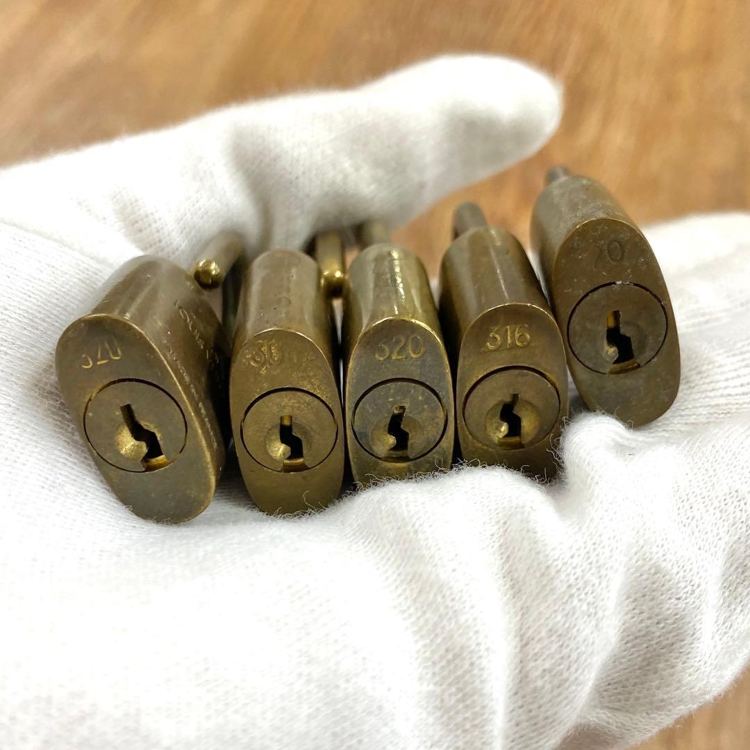 m4765 ルイヴィトン パドロック 鍵なし 南京錠10点セット おまけの衣類