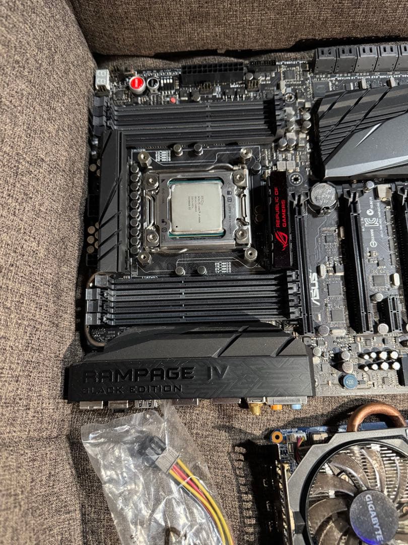 グラフィックボード・グラボ・ビデオカード ASUS RAMPAGE IV BLACK EDITION + GIGABYTE