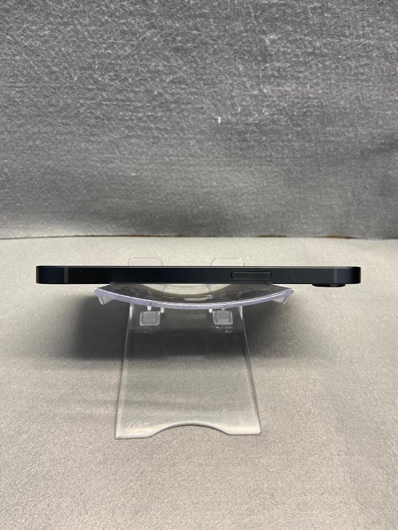 ほぼ未使用品 国内版 SIMフリー iPhone 16e 128GB ブラック色