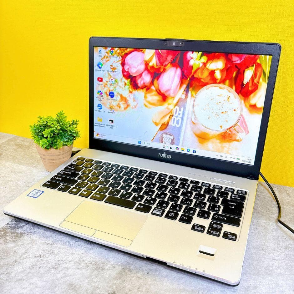 Coreｉ5✨小型軽量❣SSD搭載で快適✨フルHD カメラ付き 薄型 Win11