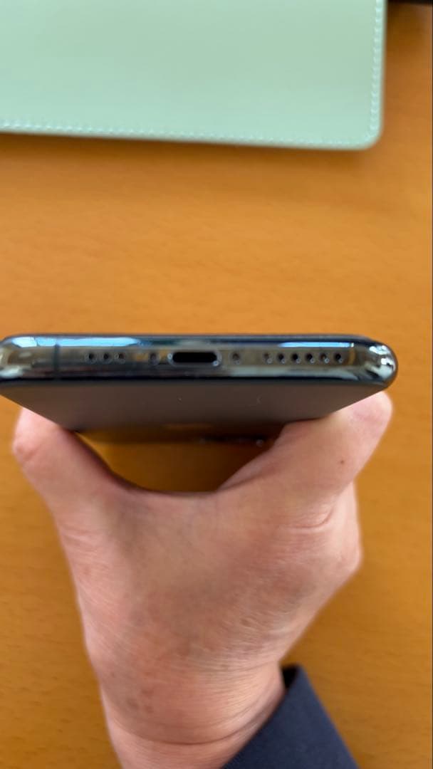 iPhone 11pro 本体　プラス　アクセサリー