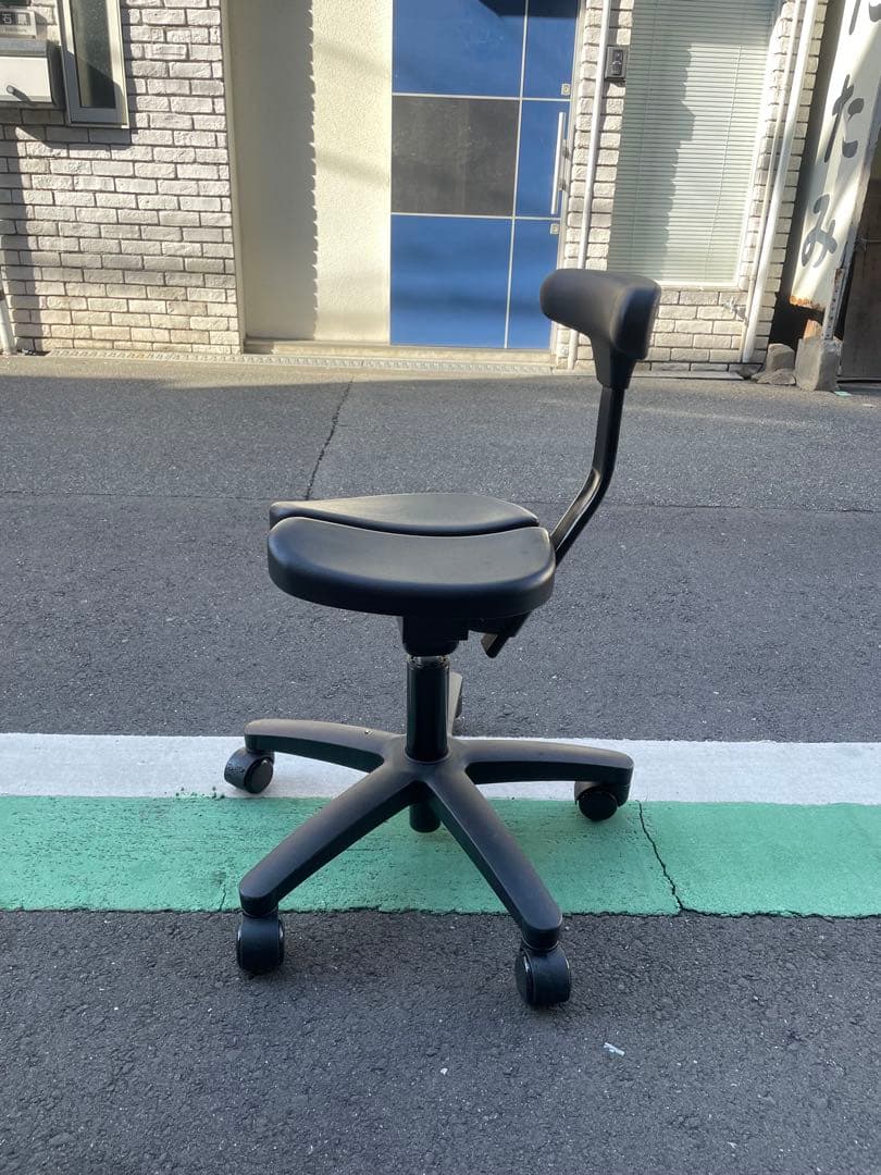 【値下げしました】アーユルチェア ブラック