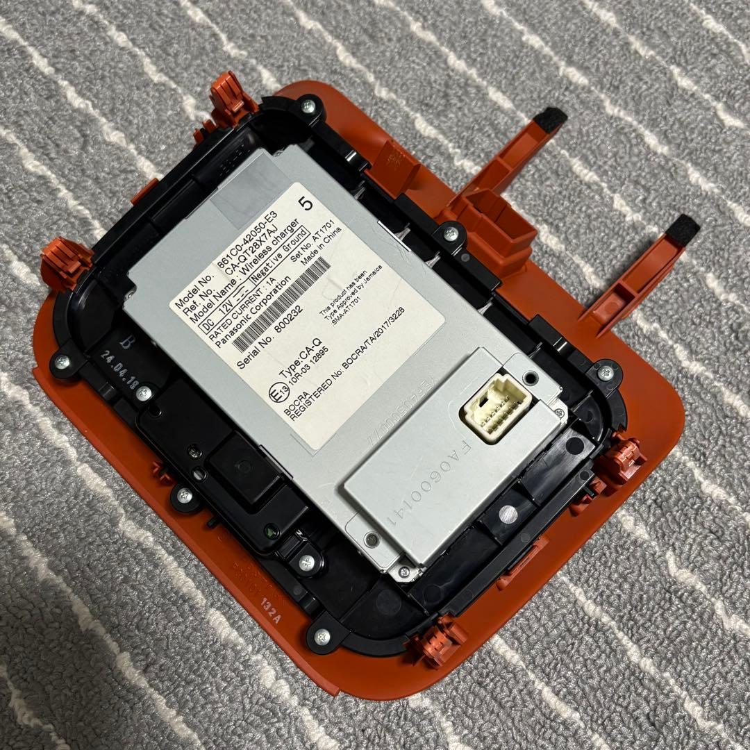 トヨタ　RAV4 置くだけ充電